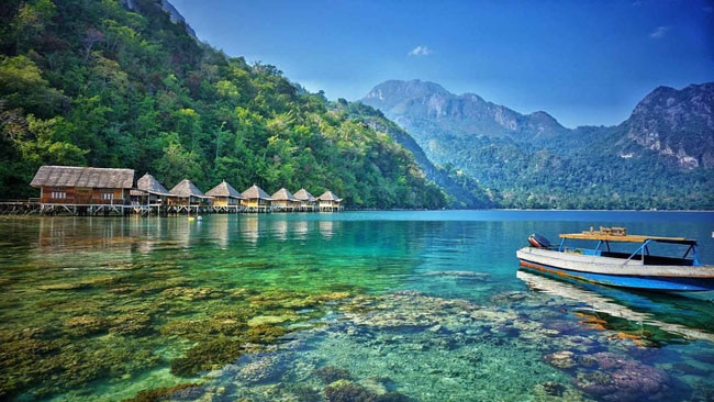 12 Pantai  Terindah  di  Maluku Pesona Wisata Indonesia  