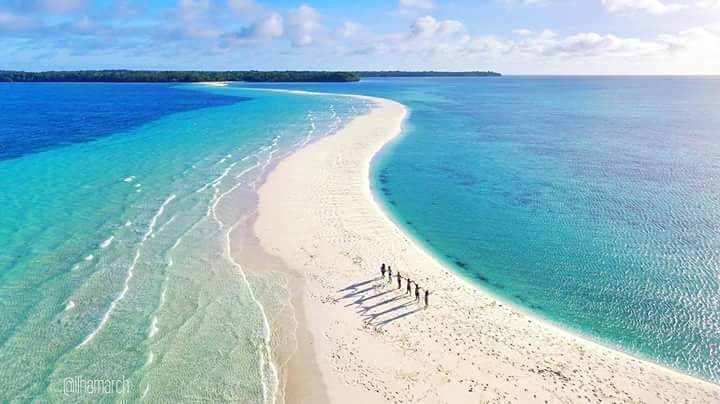 pantai terindah di maluku - pantai ngurtafur