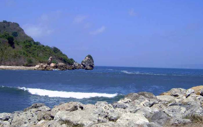 Wisata Pantai Terbaik di Jember