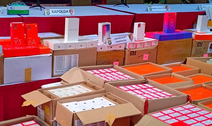 Aturan Blokir Smartphone Ilegal