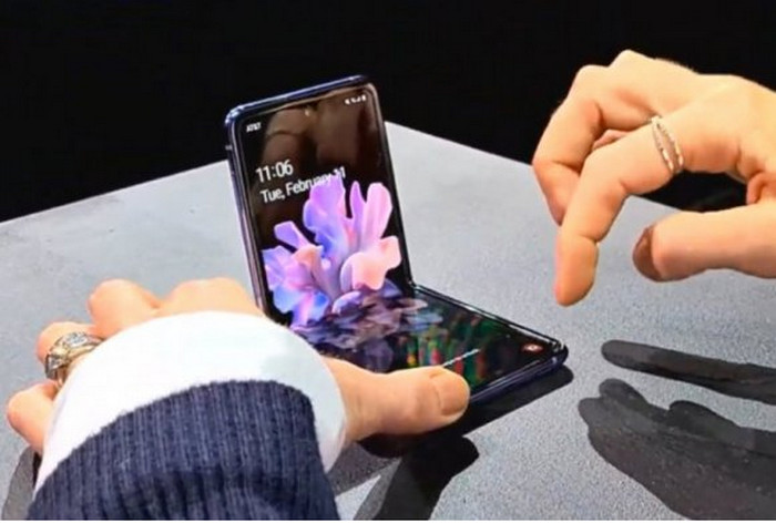 Kelebihan Dan Kekurangan Samsung Z Flip Beserta Spesifikasi Kelebihan Dan Kekurangan Samsung Z Flip Beserta Spesifikasi