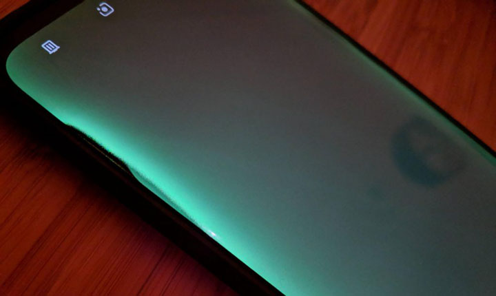 Penampakan & Spesifikasi Motorola Edge