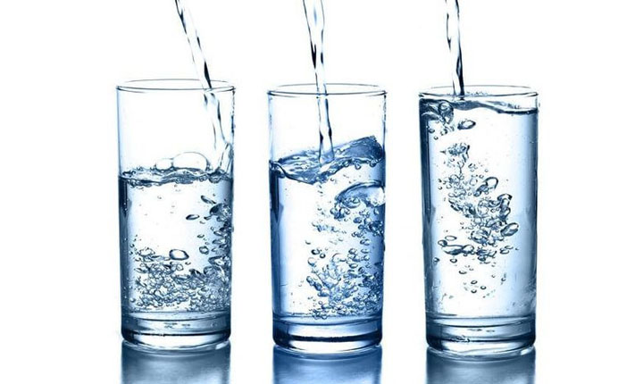Mengkonsumsi Air Putih